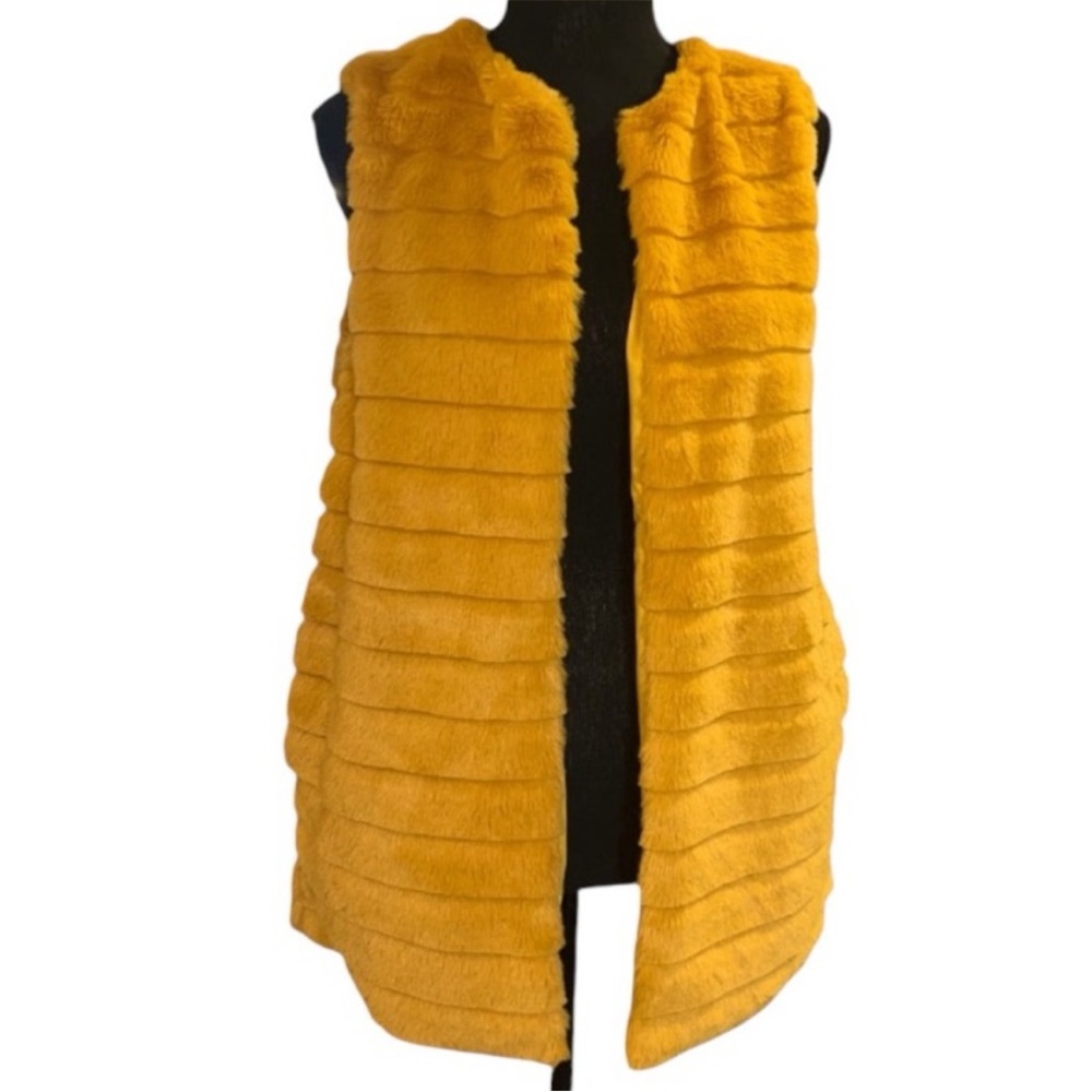 t2d Mustard Yellow Faux Fur Open Front Vest with Pockets, Women’s Small, NWT